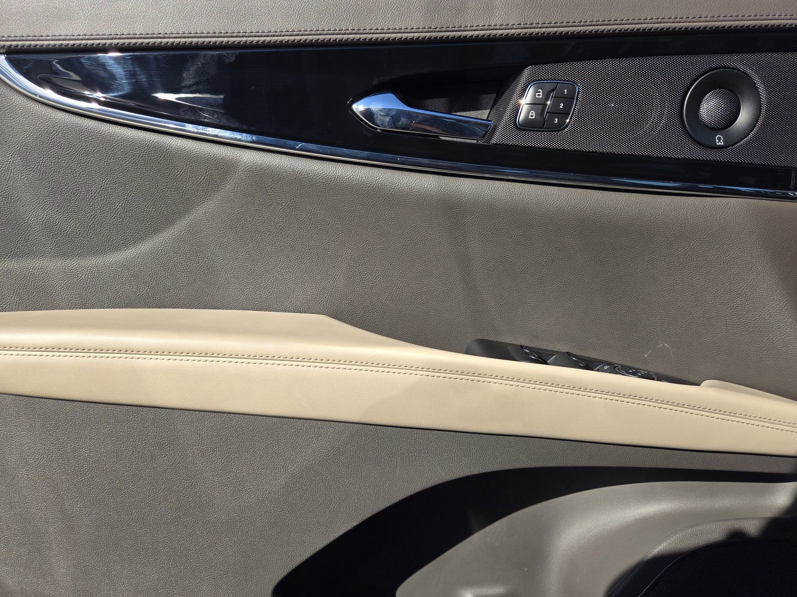 Used 2023 Lincoln Nautilus Reserve w/ Equipment Group 201A image 23