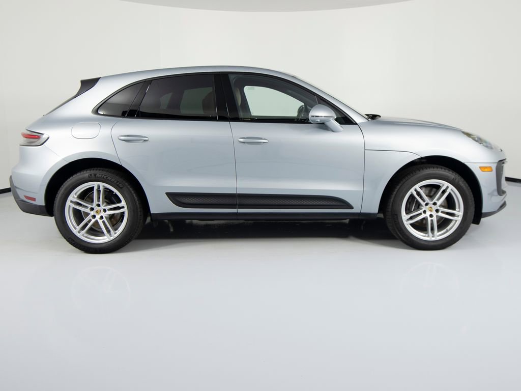 Certified 2025 Porsche Macan image 10