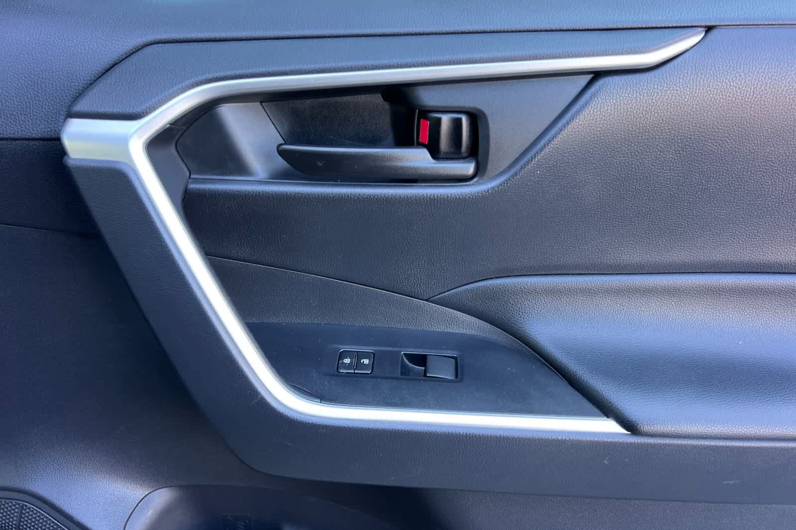 Certified 2021 Toyota RAV4 LE AWD/4WD image 19