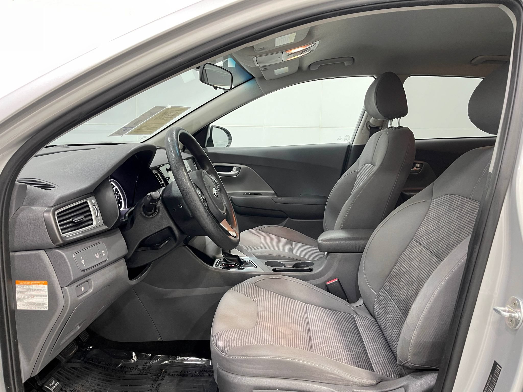 Used 2019 Kia Niro LX FWD image 11