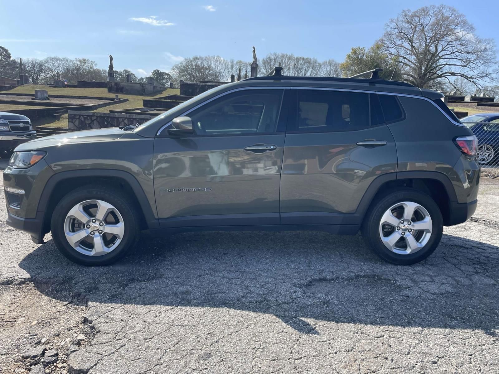 Used 2018 Jeep Compass Latitude w/ Popular Equipment Group image 8