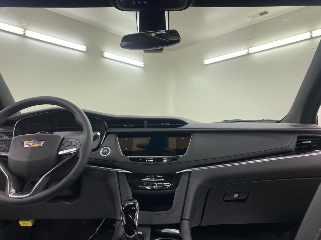 New 2025 Cadillac XT6 Luxury image 25