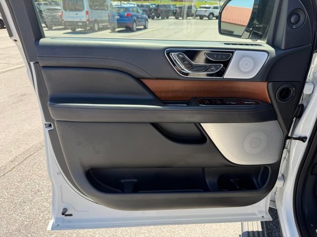 Used 2022 Lincoln Navigator Black Label AWD/4WD image 12