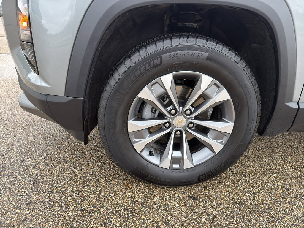 Used 2026 Chevrolet Equinox LT w/ Convenience Package II image 9