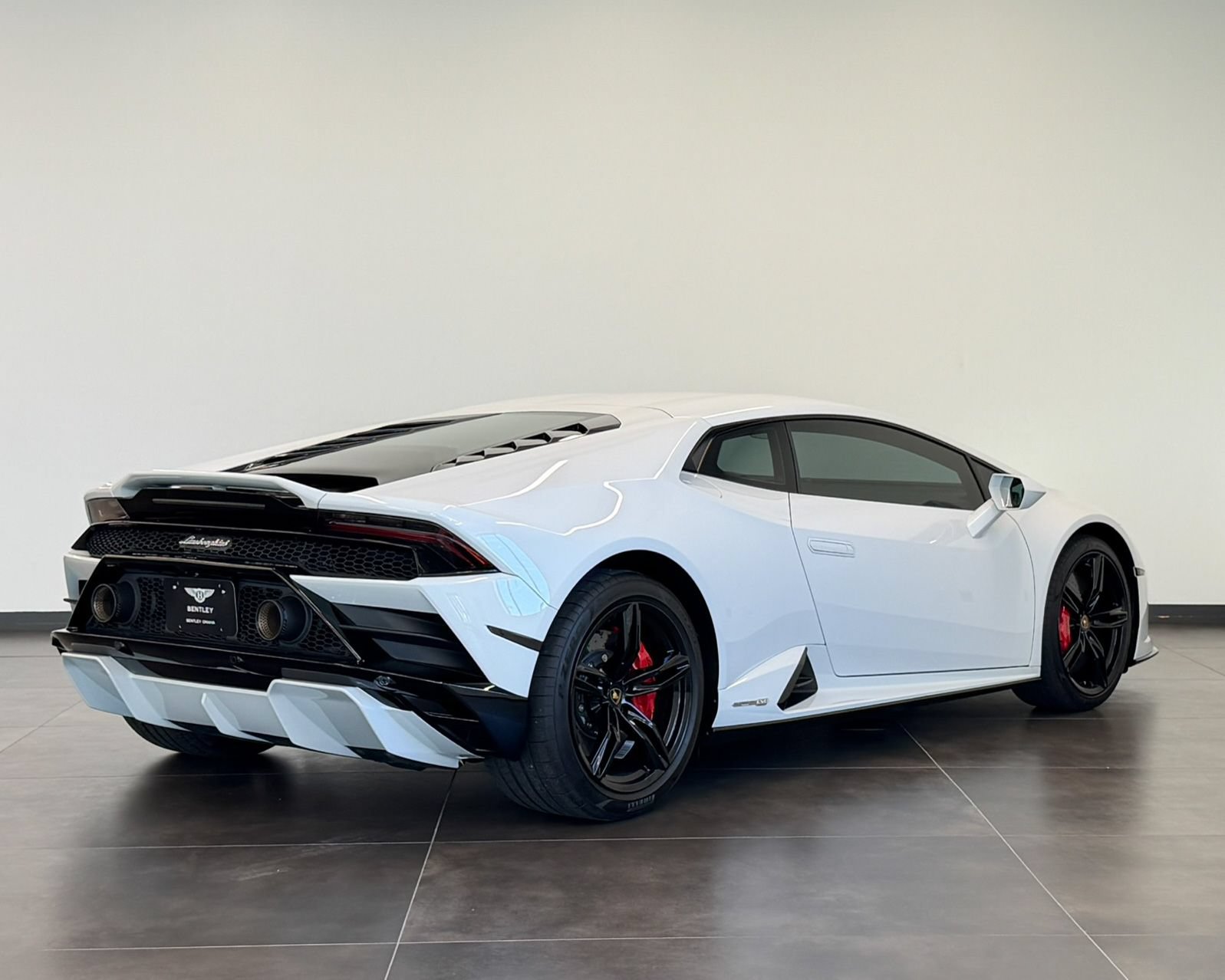 Used 2022 Lamborghini Huracan EVO RWD image 5