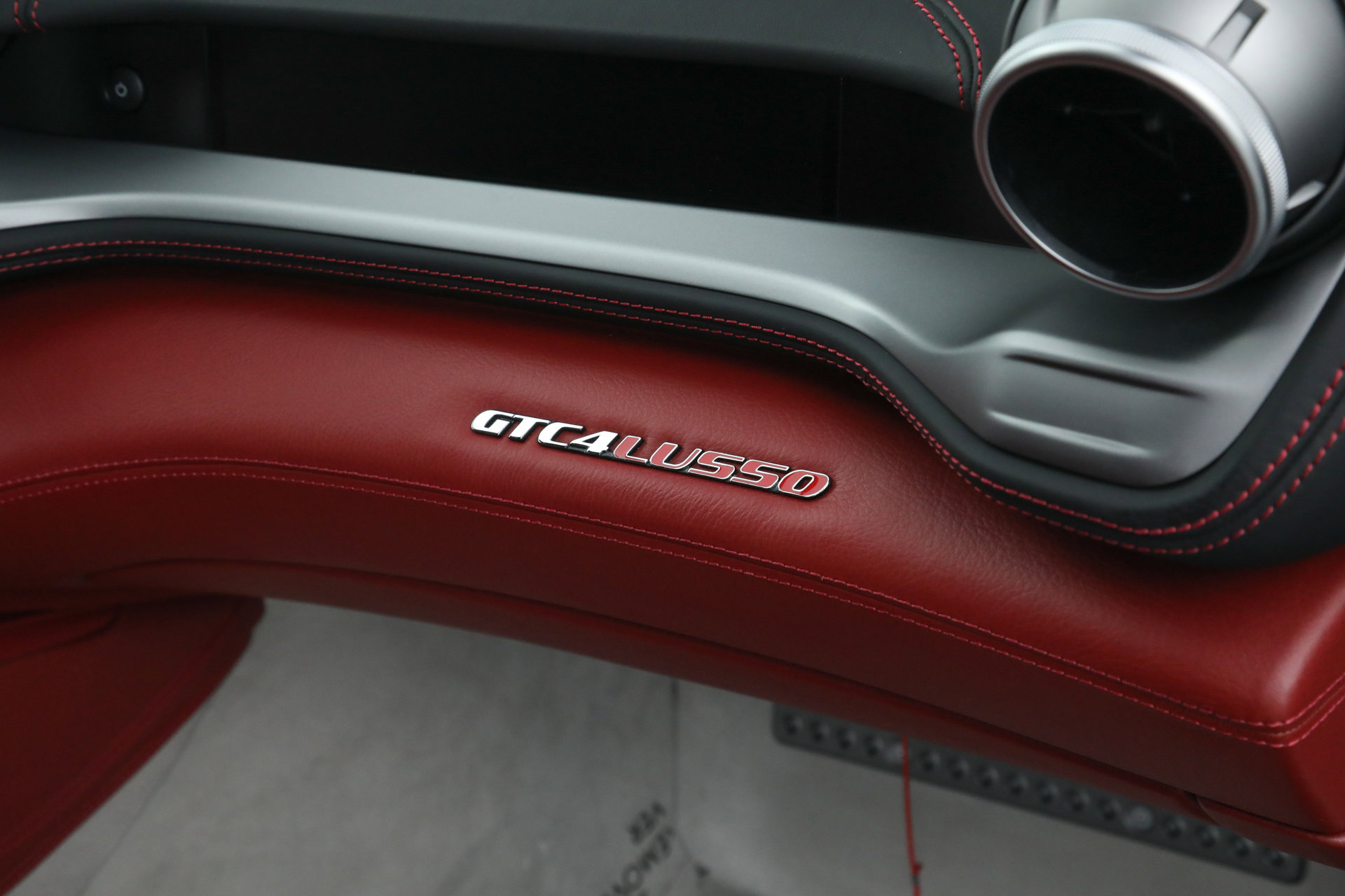 Certified 2018 Ferrari GTC4Lusso image 17