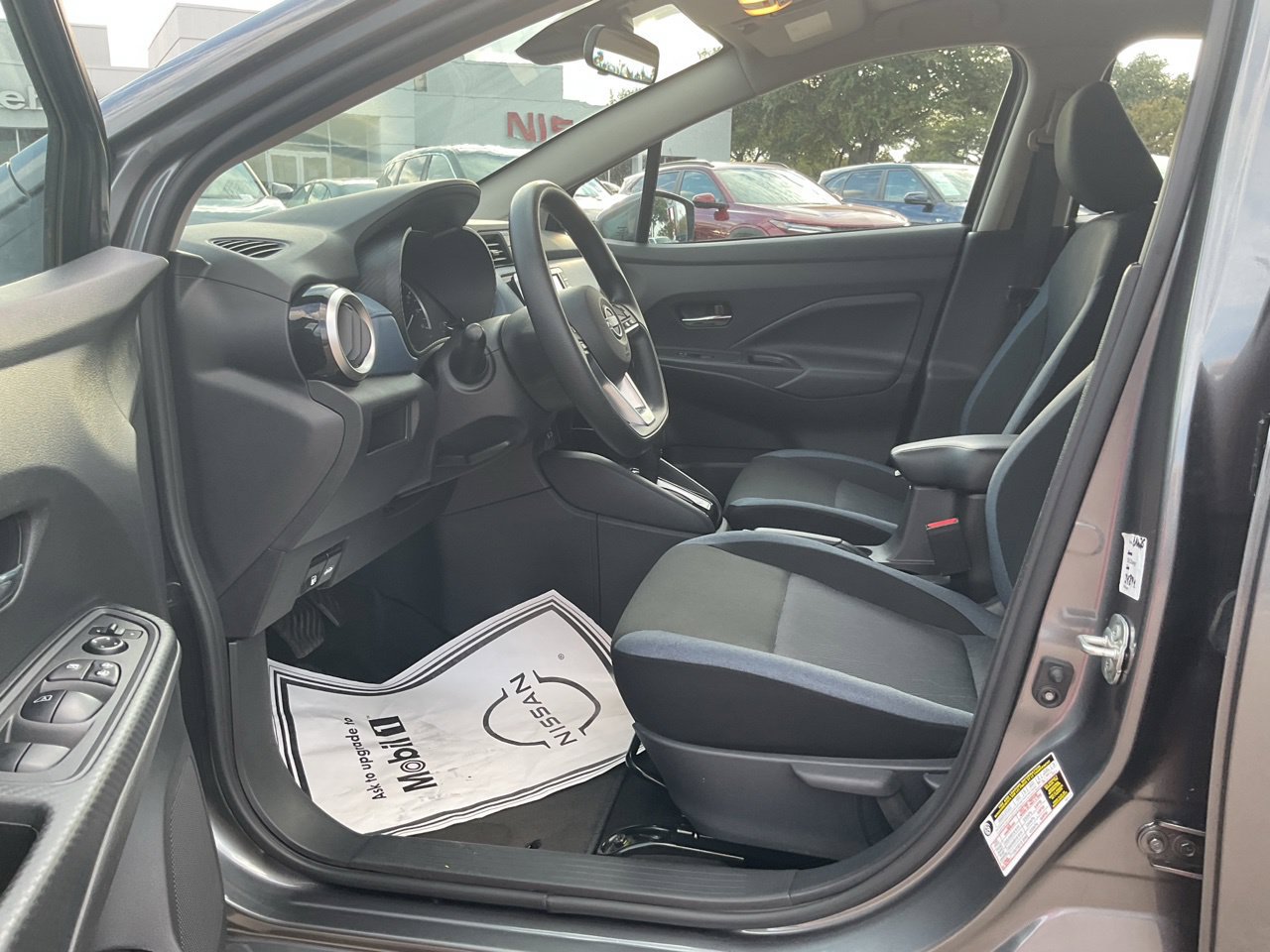 Used 2025 Nissan Versa SV FWD image 8