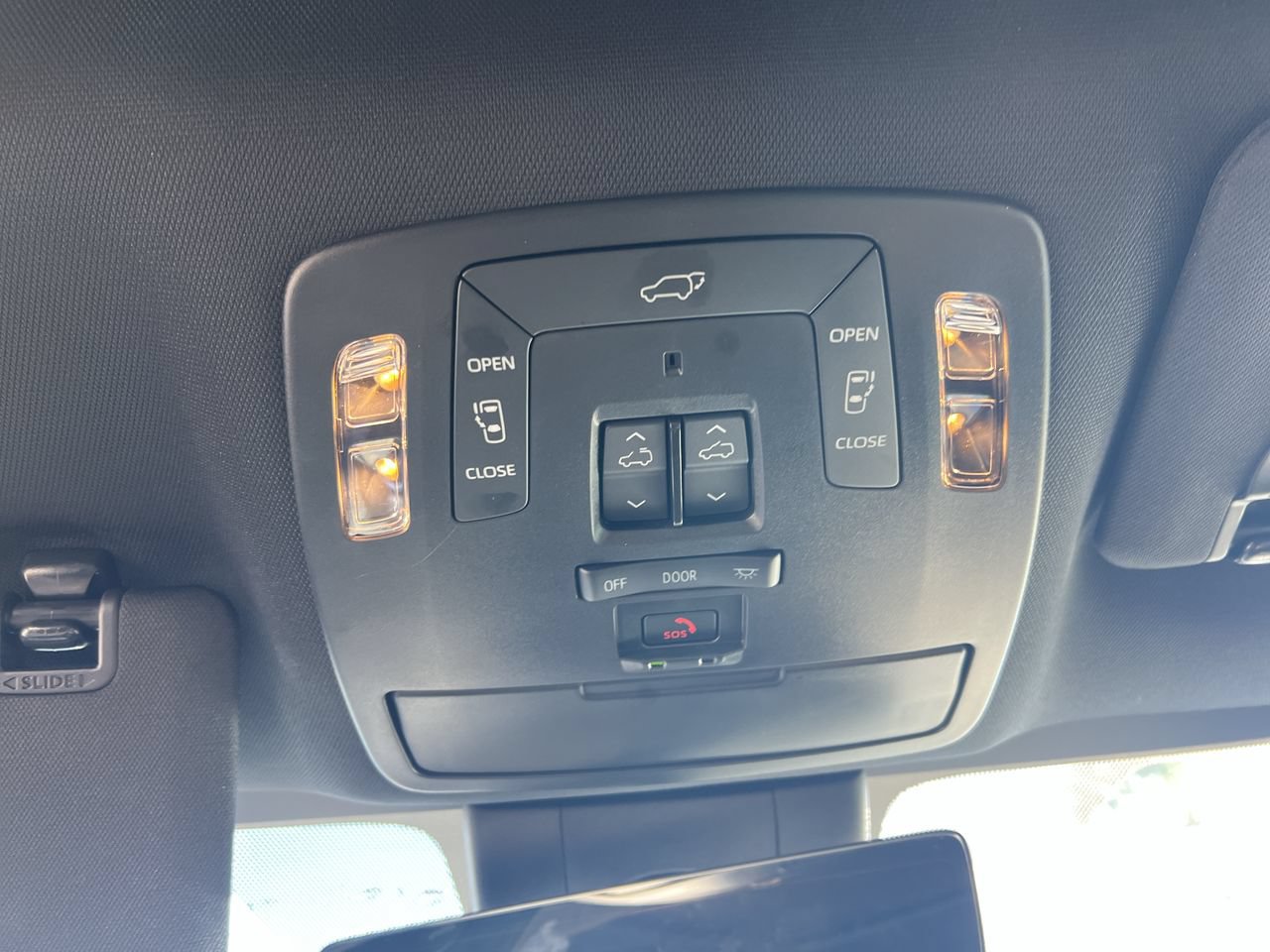 Used 2026 Toyota Sienna Limited FWD image 29
