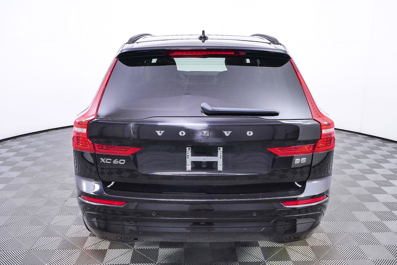 Used 2022 Volvo XC60 B5 Momentum w/ Advanced Package FWD image 28