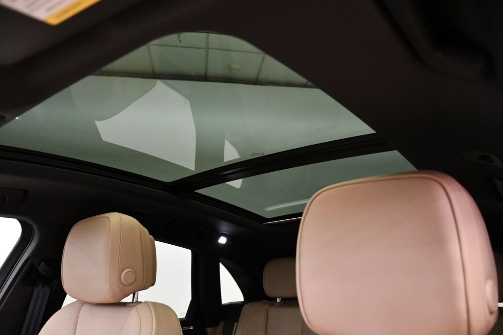 Certified 2025 Porsche Macan image 20