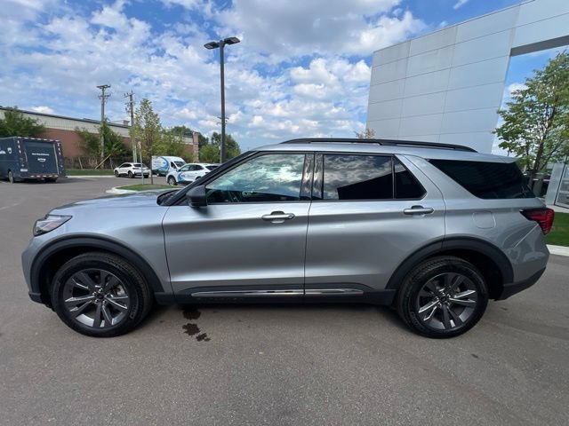 Used 2025 Ford Explorer Active w/ Active Comfort Package AWD/4WD image 8