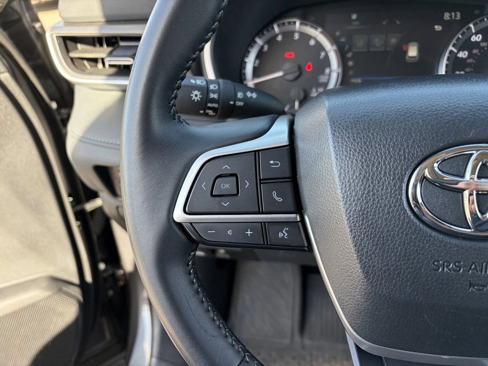Used 2025 Toyota Highlander XLE FWD image 25