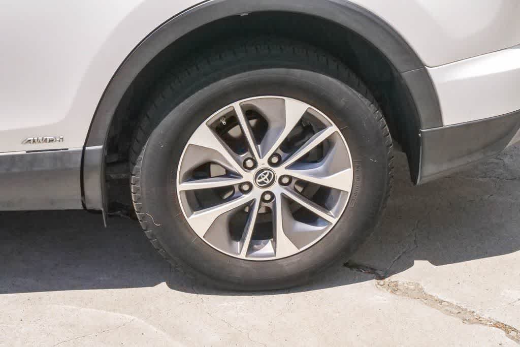 Used 2018 Toyota RAV4 XLE AWD/4WD image 6