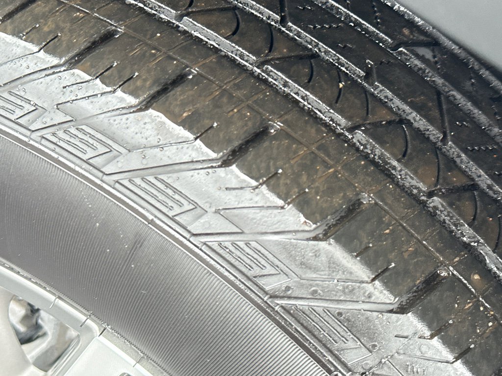 Used 2023 GMC Acadia SLE w/ Driver Convenience Package image 11