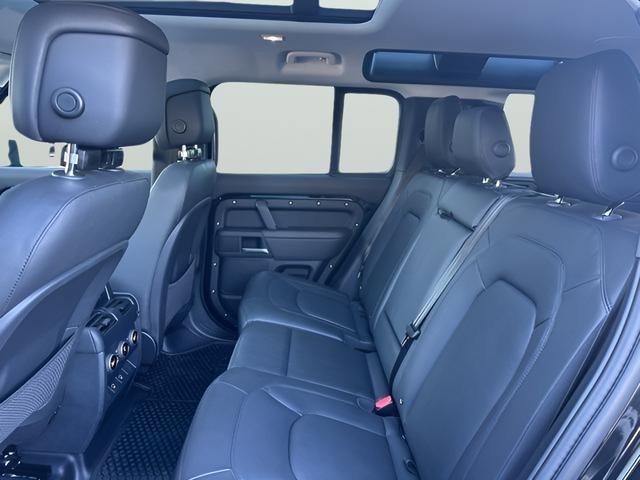 New 2025 Land Rover Defender 110 X-Dynamic SE AWD/4WD image 34