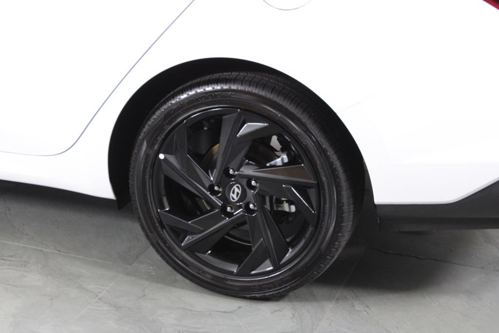 Certified 2026 Hyundai Elantra SEL FWD image 15