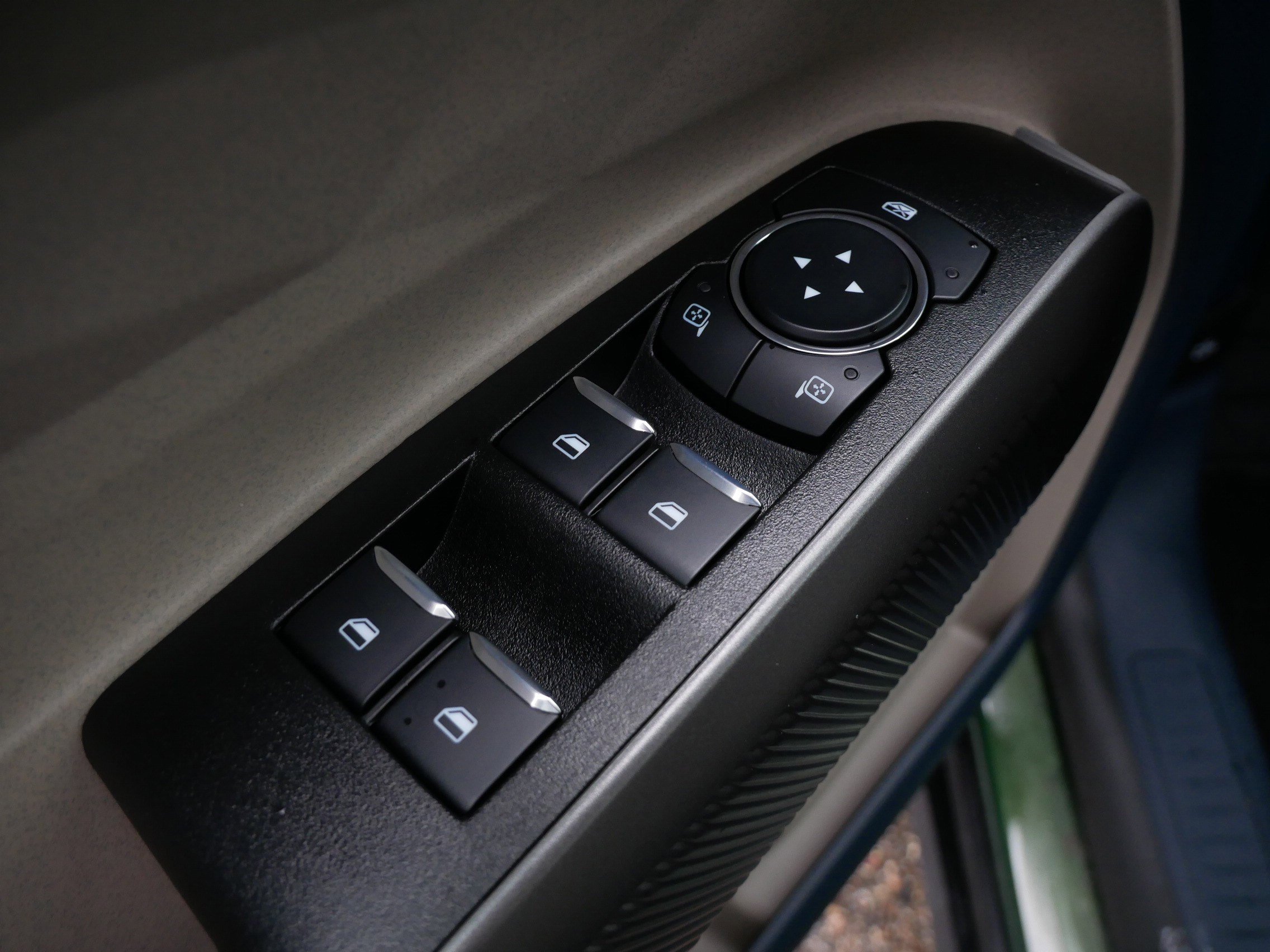 Used 2025 Ford Maverick Lariat w/ 4K Tow Package image 19