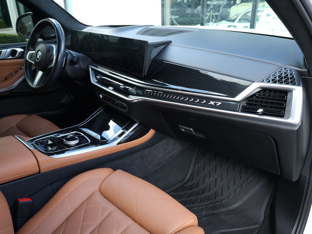 Used 2024 BMW X7 xDrive40i w/ M Sport Package image 23