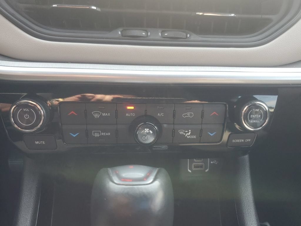 Used 2025 Jeep Compass Limited AWD/4WD image 24