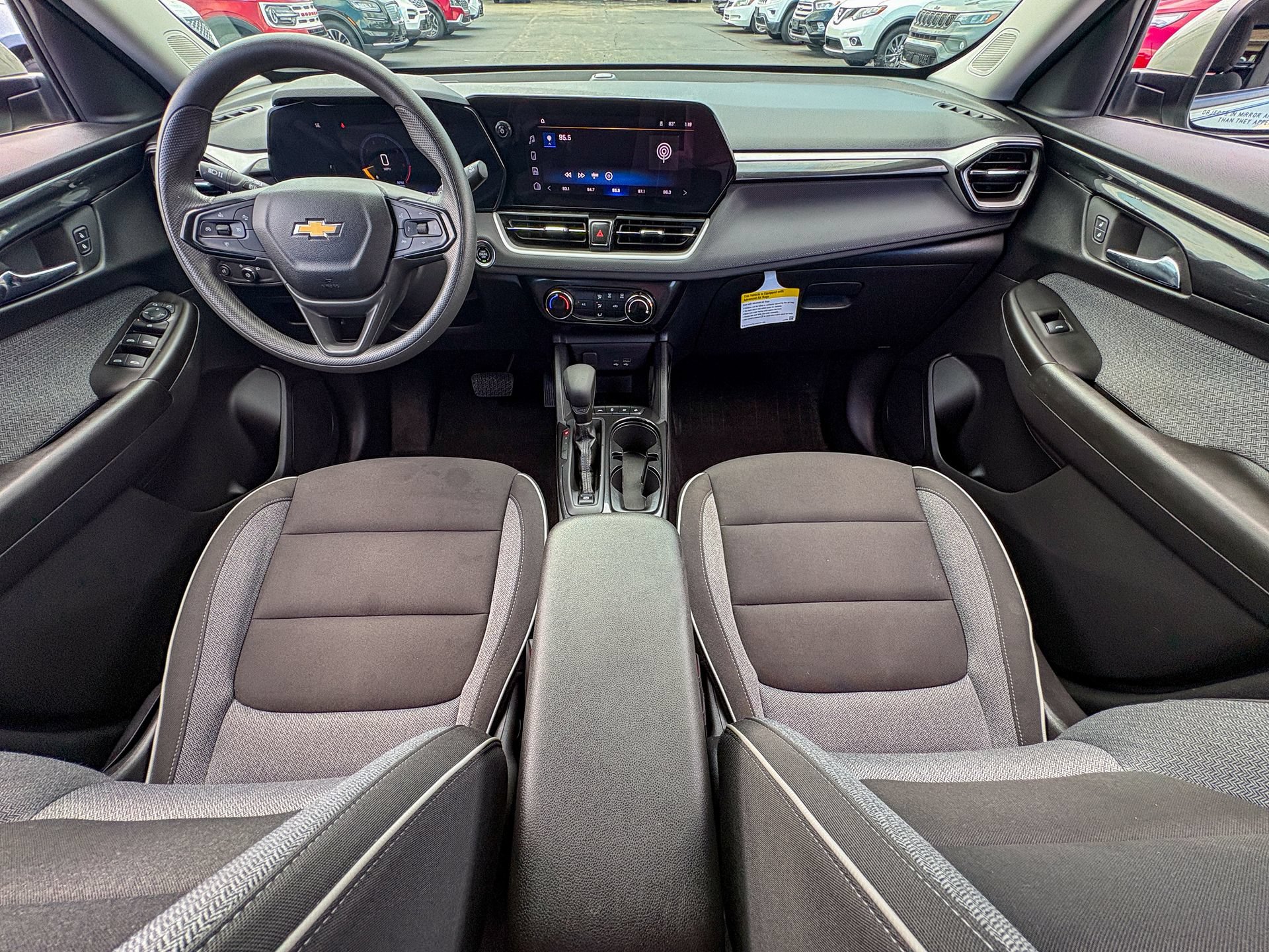 Used 2026 Chevrolet TrailBlazer LT FWD image 2