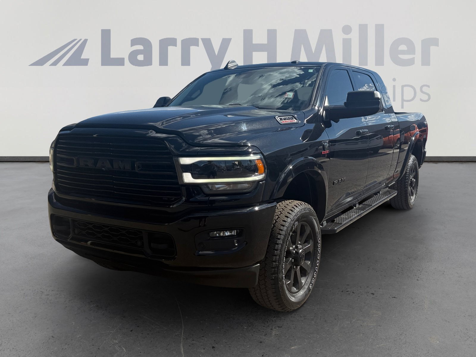 Used 2019 RAM 3500 Laramie w/ Black Appearance Package AWD/4WD image 1
