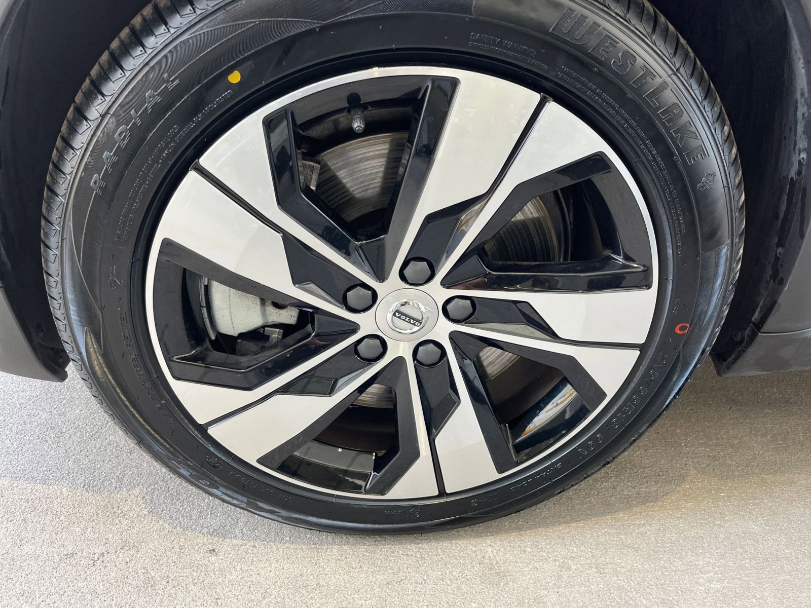 Used 2025 Volvo V60 B5 Cross Country Plus image 31