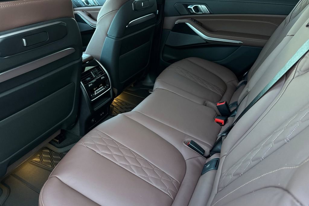 New 2026 BMW X7 M60i w/ Executive Package image 12