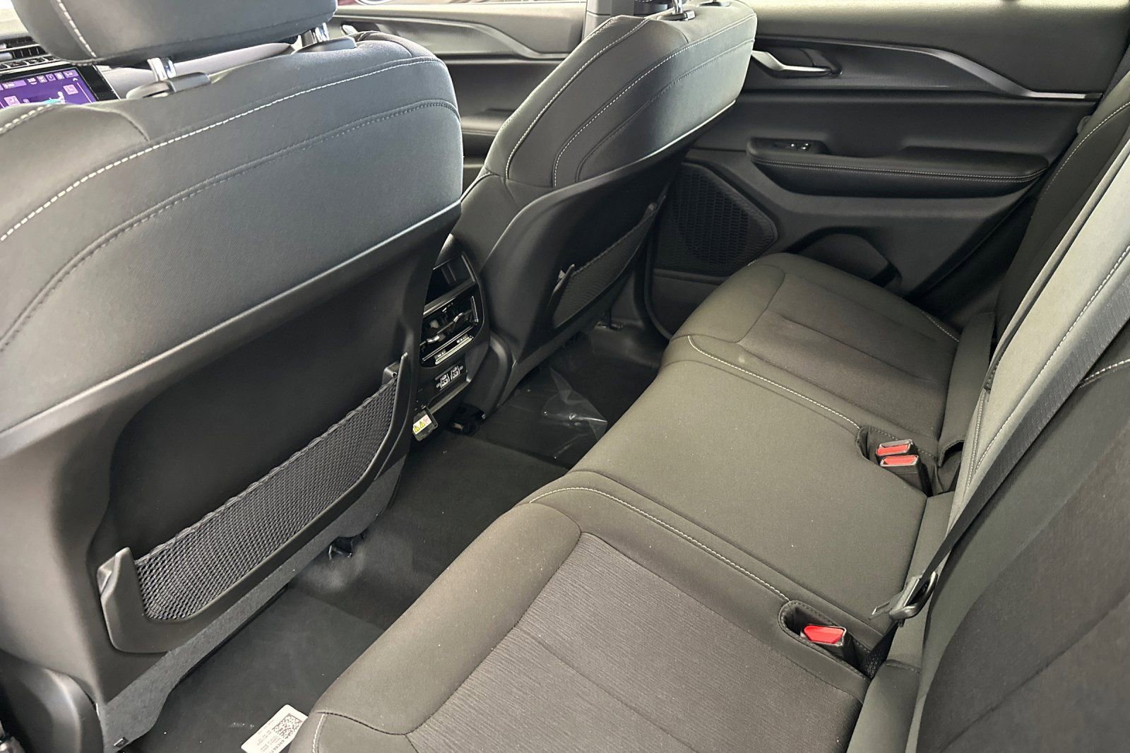 New 2025 Jeep Grand Cherokee Laredo w/ Luxury Tech Group I RWD image 13