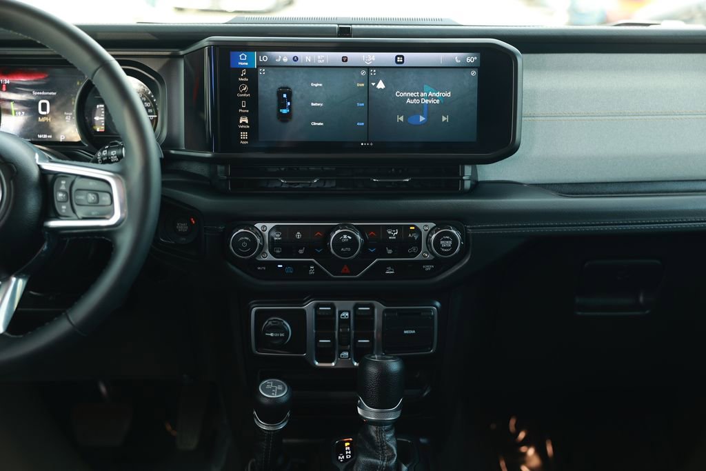 Used 2025 Jeep Wrangler Unlimited Sahara image 28