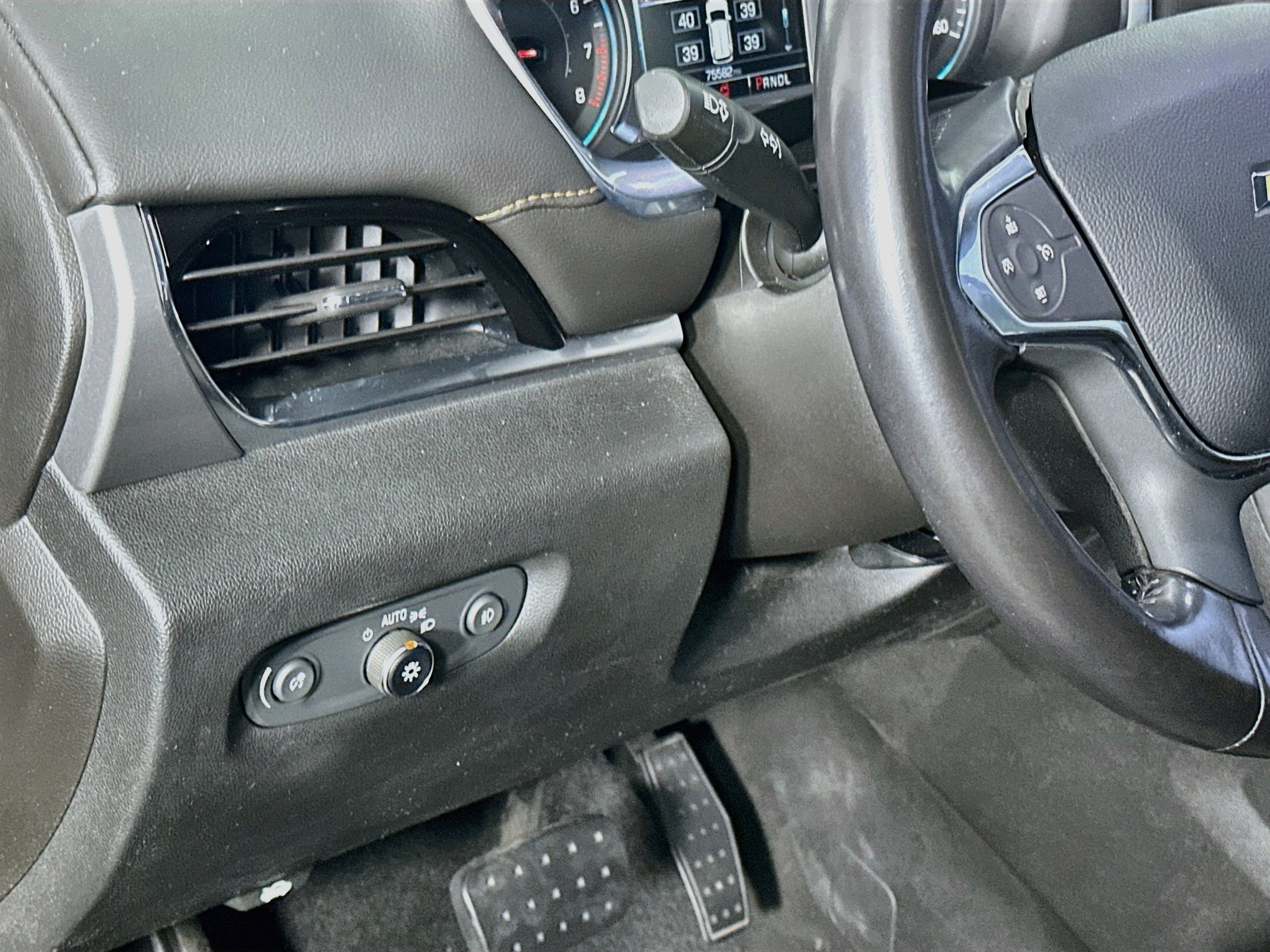 Used 2019 Chevrolet Traverse LT FWD image 17