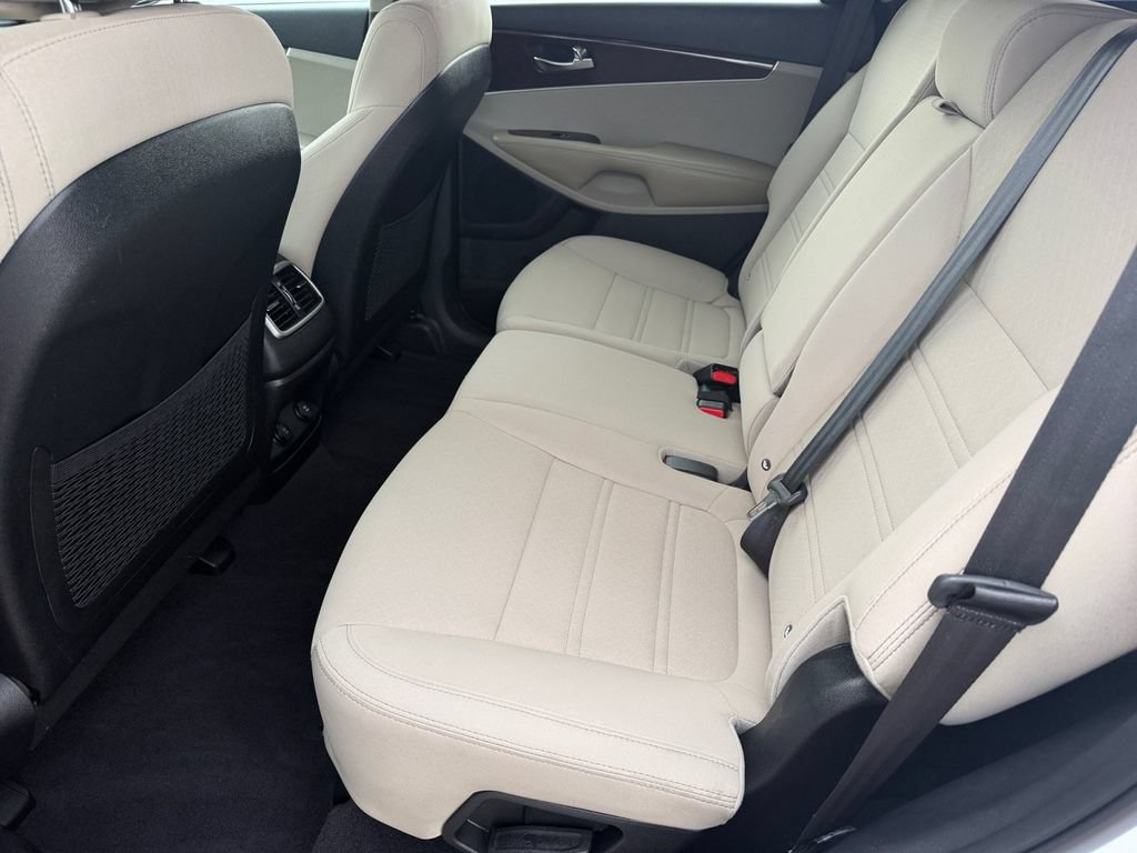 Used 2016 Kia Sorento FWD image 13