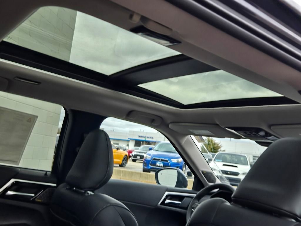 New 2025 Mitsubishi Outlander SE image 9