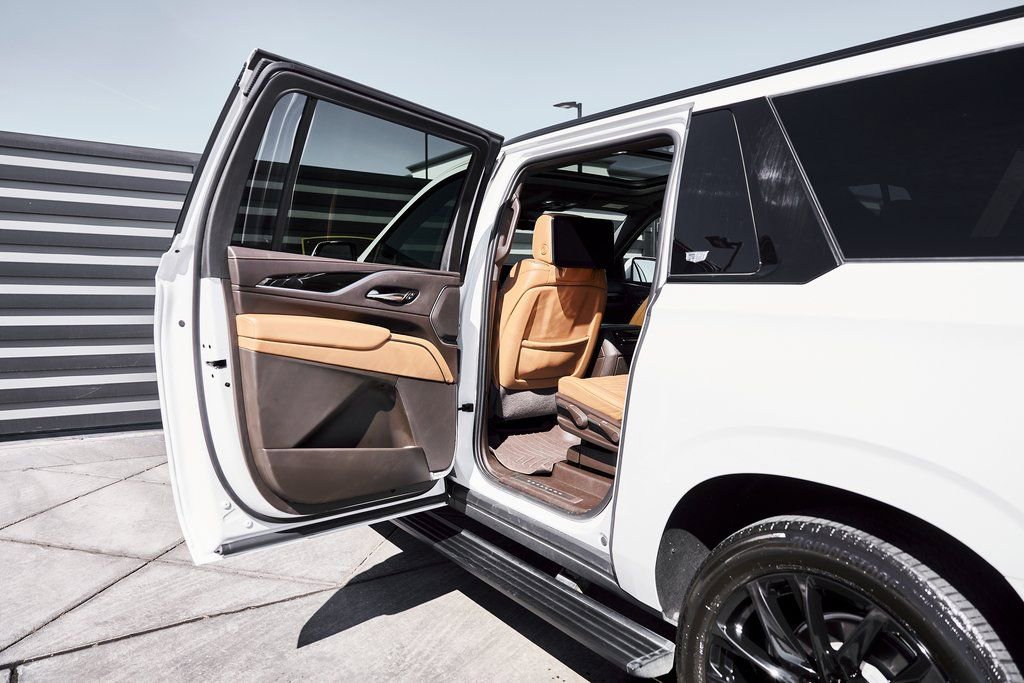 Used 2023 Cadillac Escalade ESV Sport w/ LPO, ONYX Package image 28