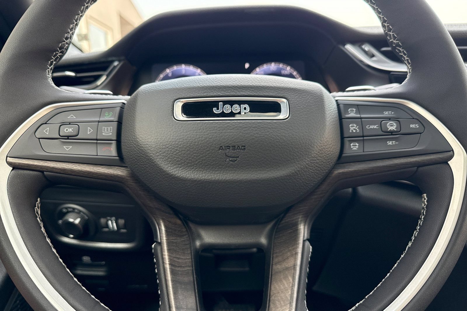 New 2026 Jeep Grand Cherokee Altitude AWD/4WD image 26