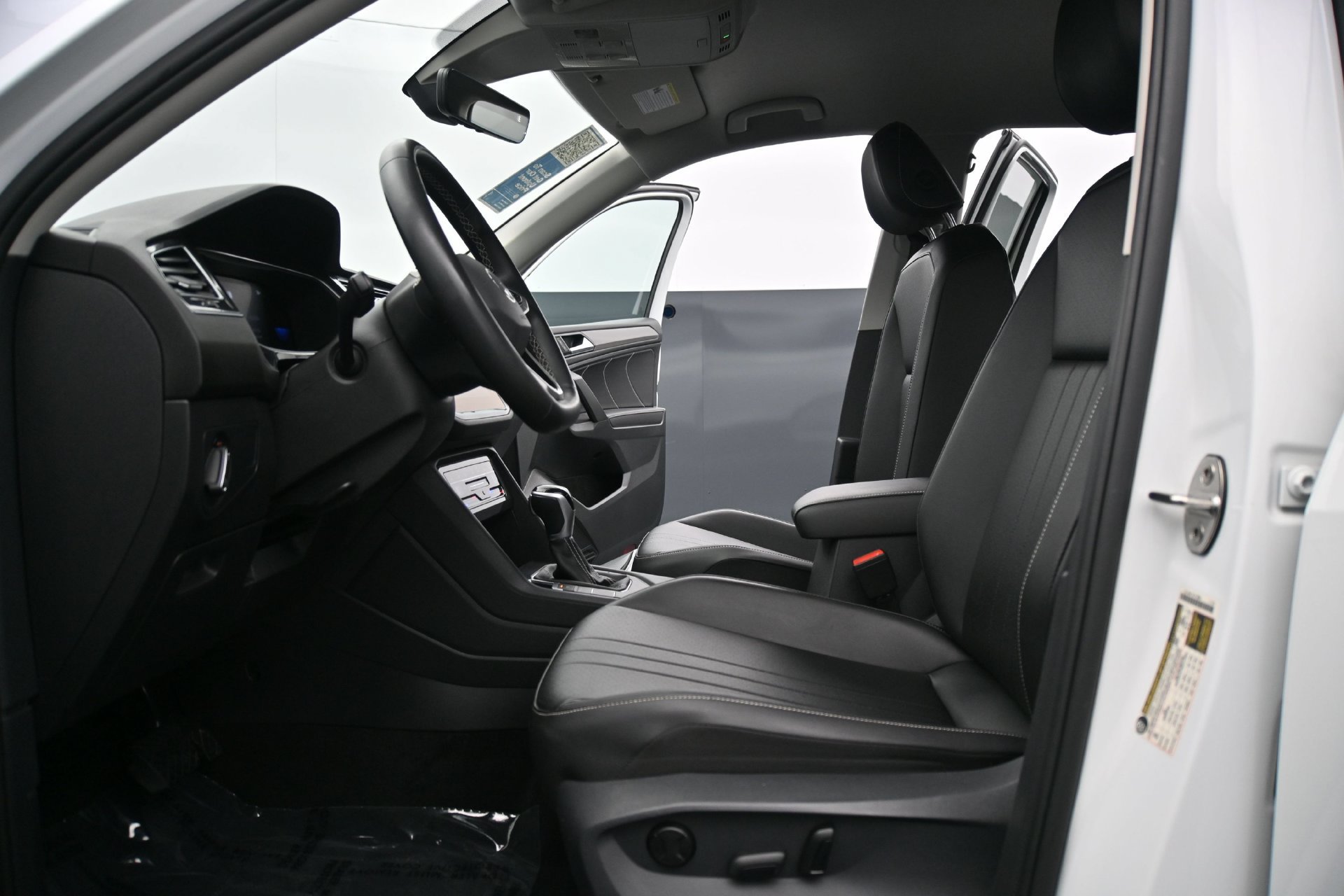 Used 2022 Volkswagen Tiguan SE FWD image 20
