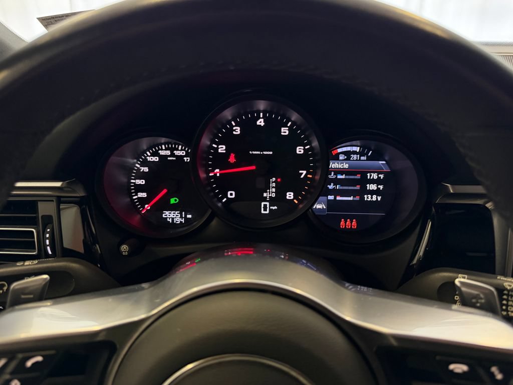 Certified 2021 Porsche Macan AWD/4WD image 21