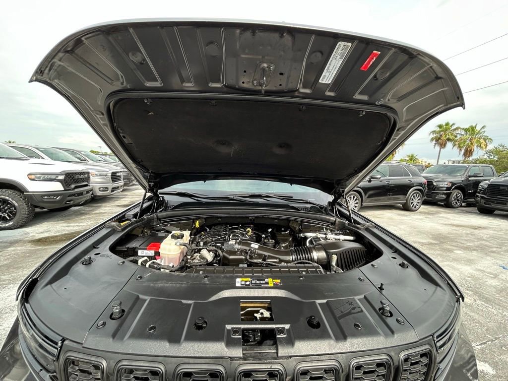 Used 2023 Jeep Grand Cherokee Altitude AWD/4WD image 31