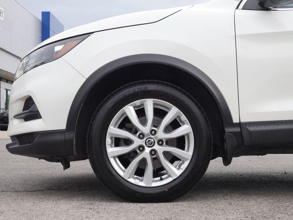 Used 2020 Nissan Rogue Sport SV FWD image 13