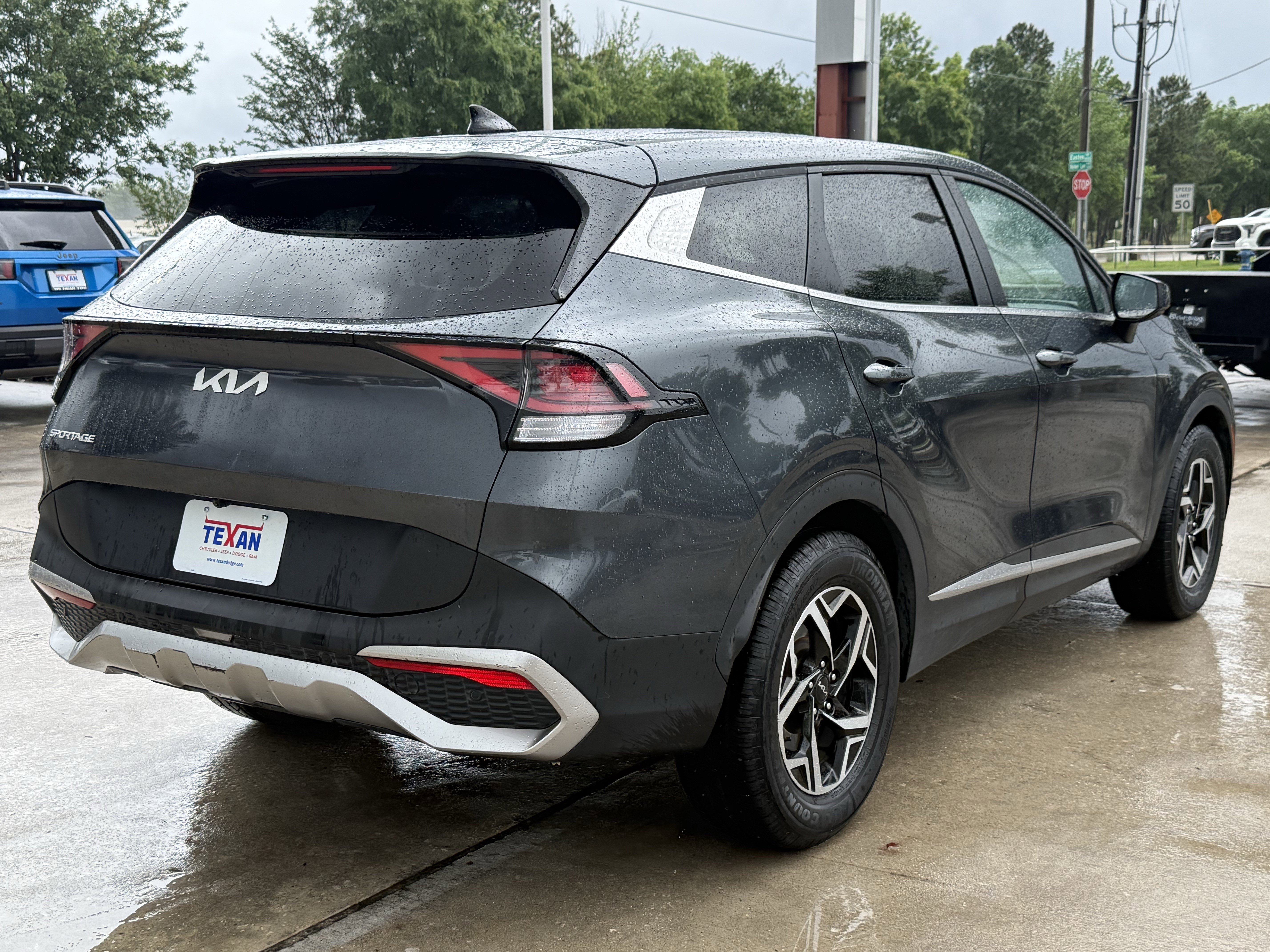 Used 2024 Kia Sportage LX image 5