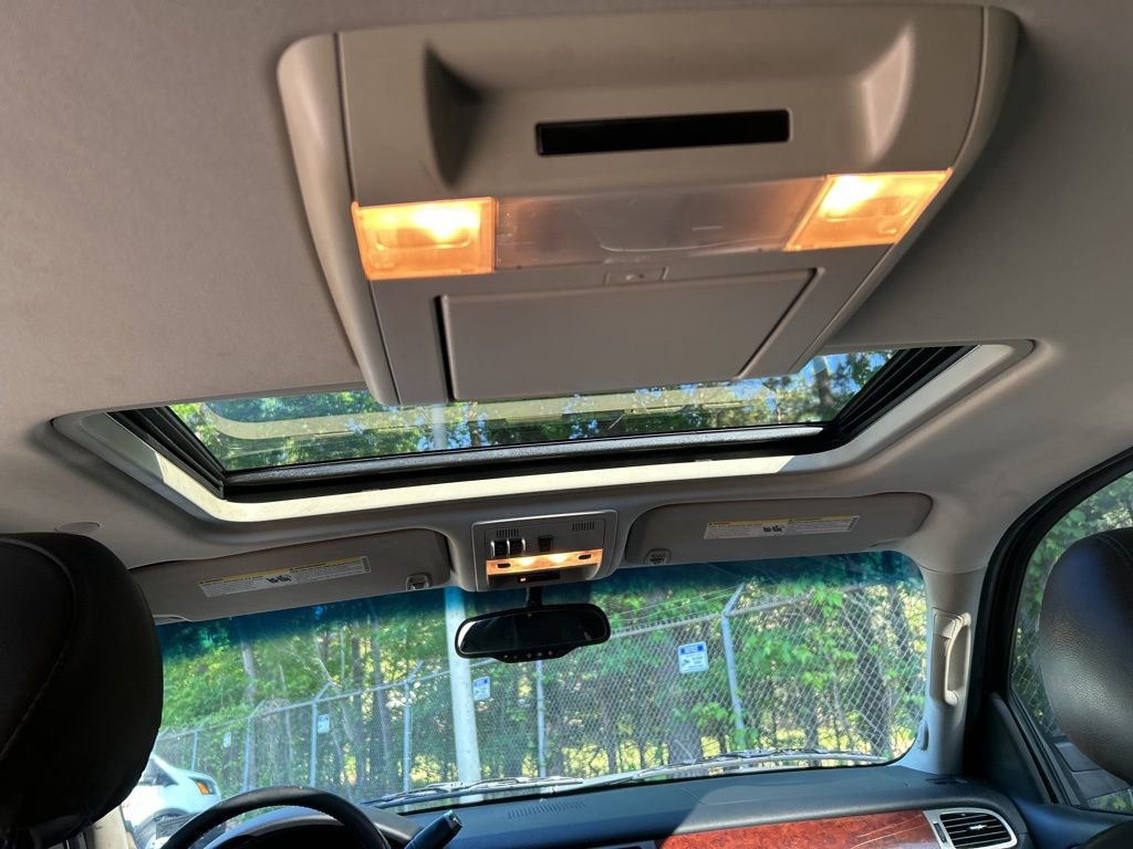 Used 2013 Chevrolet Tahoe LTZ AWD/4WD image 32