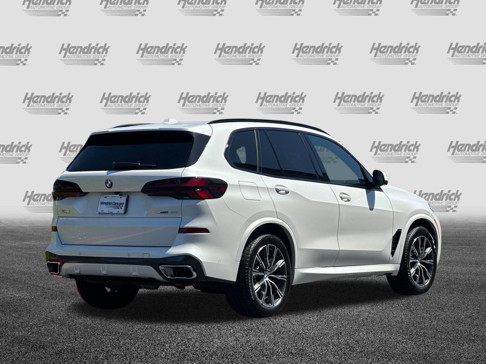 Used 2026 BMW X5 xDrive40i w/ M Sport Package AWD/4WD image 5
