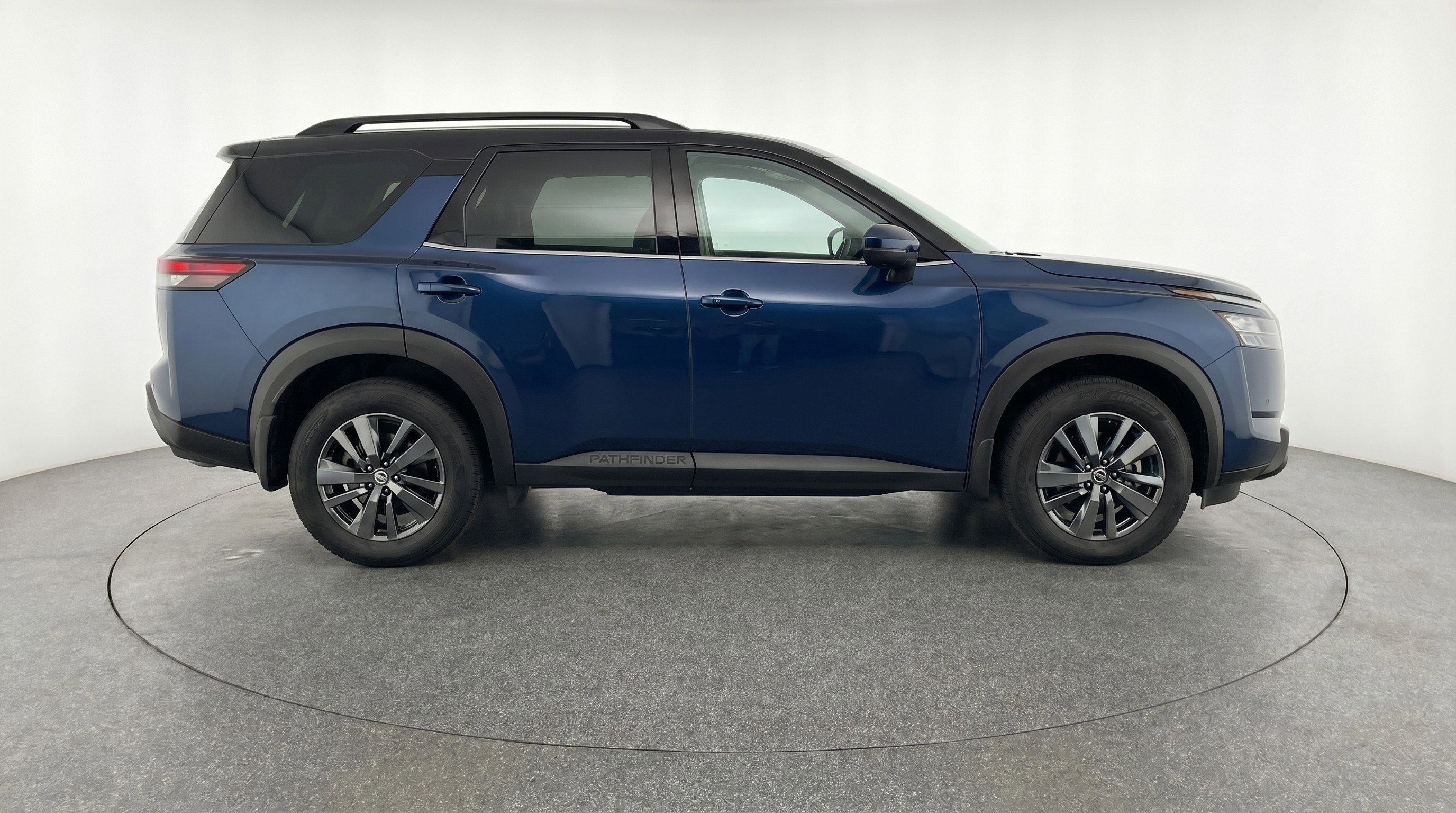 Used 2025 Nissan Pathfinder SV FWD image 11
