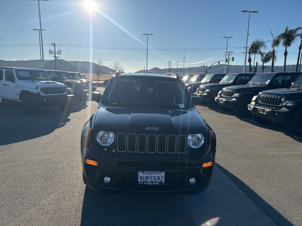 Used 2023 Jeep Renegade Latitude w/ Sun & Fun Group AWD/4WD image 3