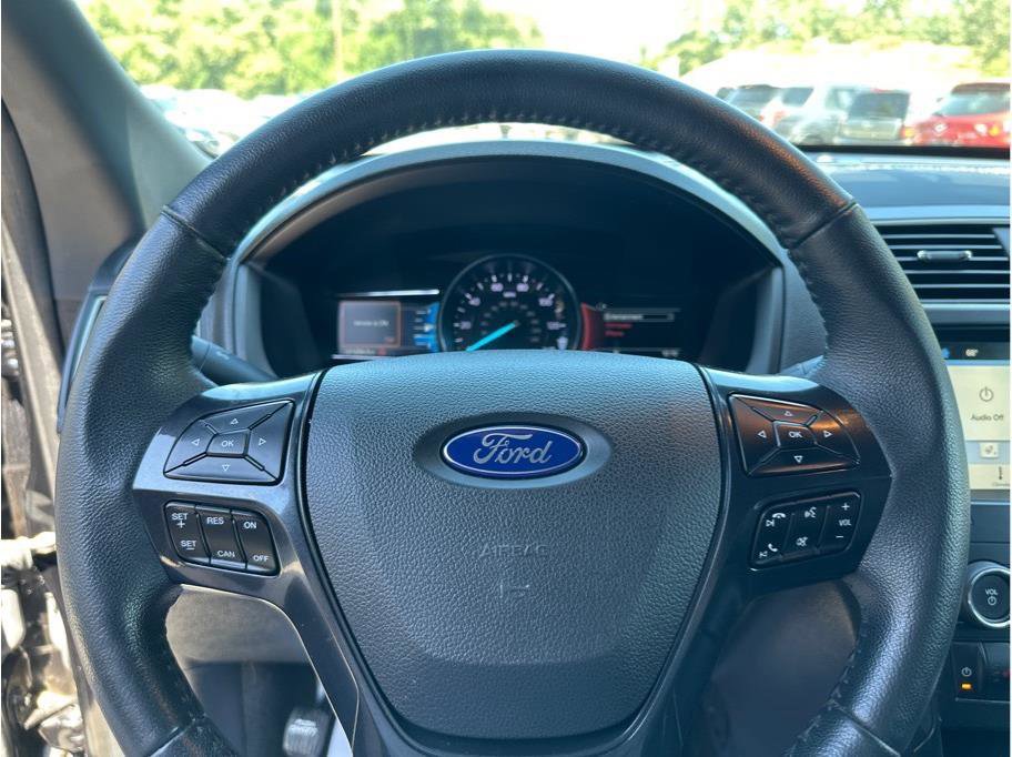 Used 2018 Ford Explorer XLT w/ Equipment Group 202A image 17