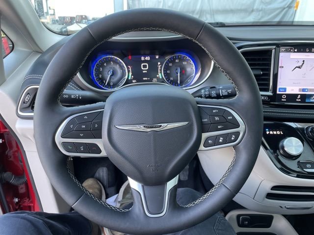 Used 2024 Chrysler Pacifica Touring-L image 22