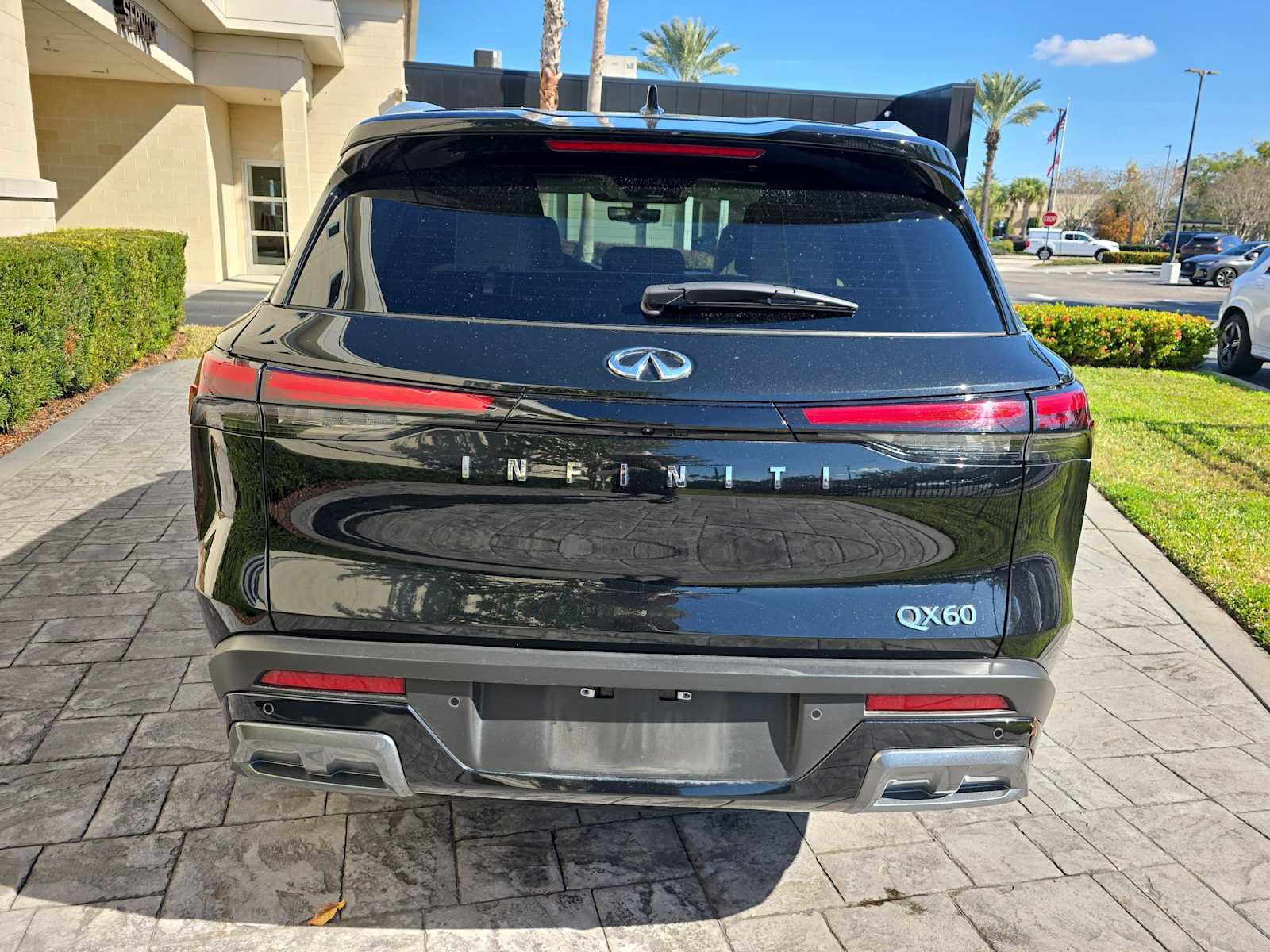 Certified 2023 INFINITI QX60 Sensory w/ Vision Package image 5
