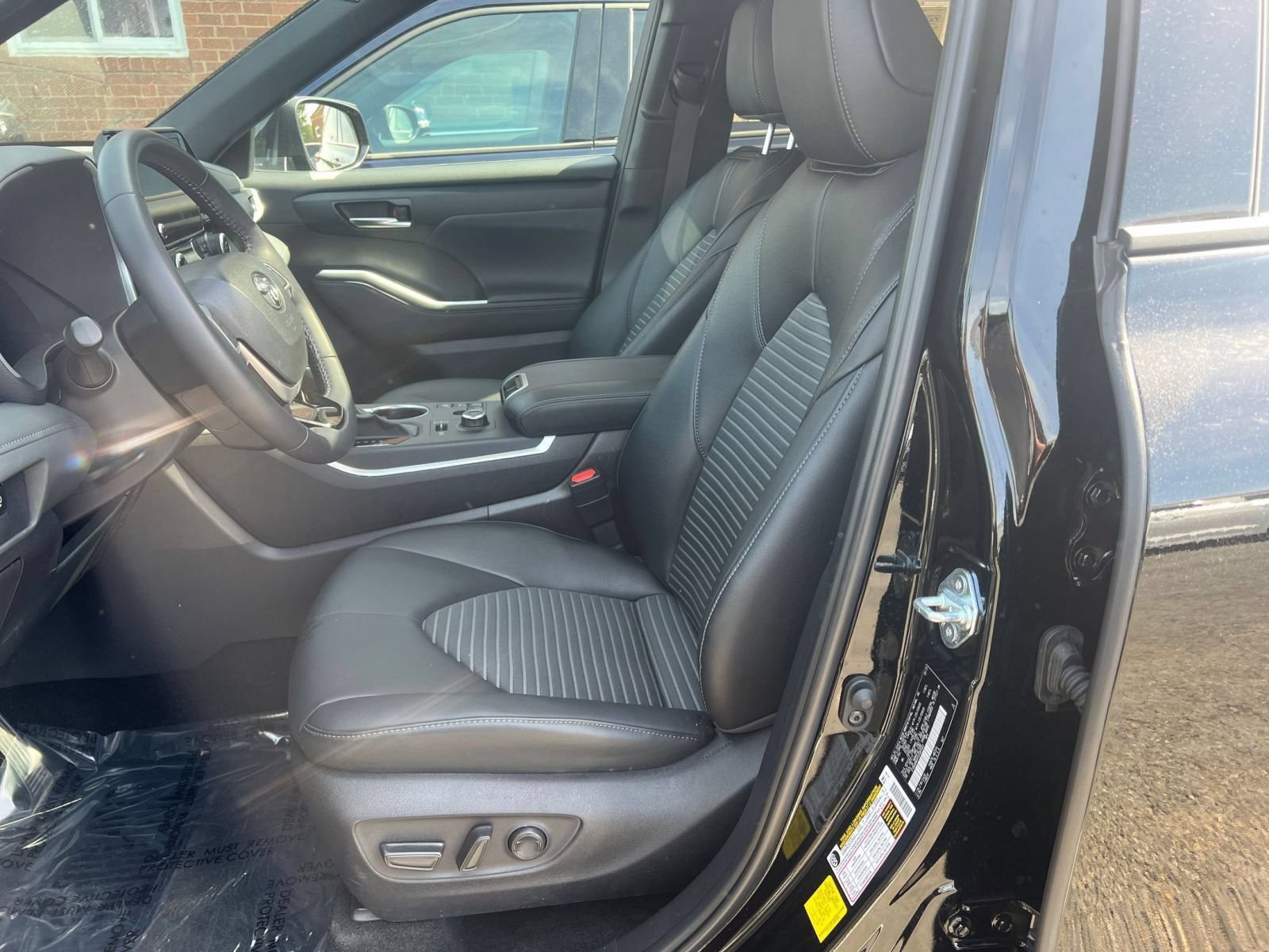 Used 2025 Toyota Highlander XSE AWD/4WD image 22