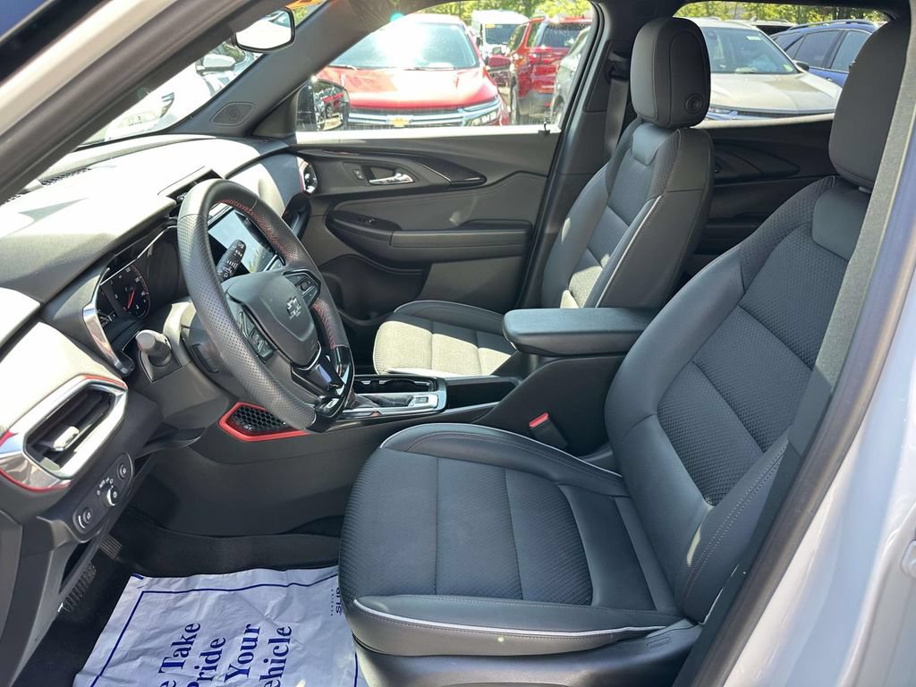 Used 2023 Chevrolet TrailBlazer RS w/ Convenience Package AWD/4WD image 18