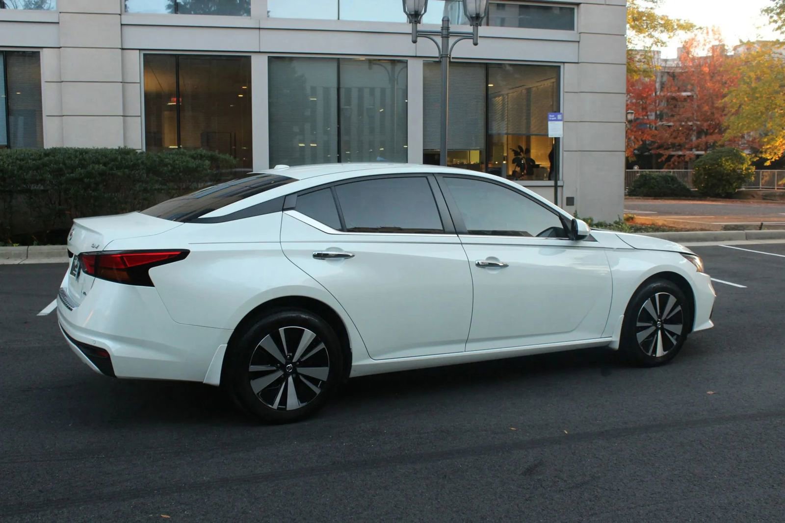 Used 2022 Nissan Altima 2.5 SV AWD/4WD image 7