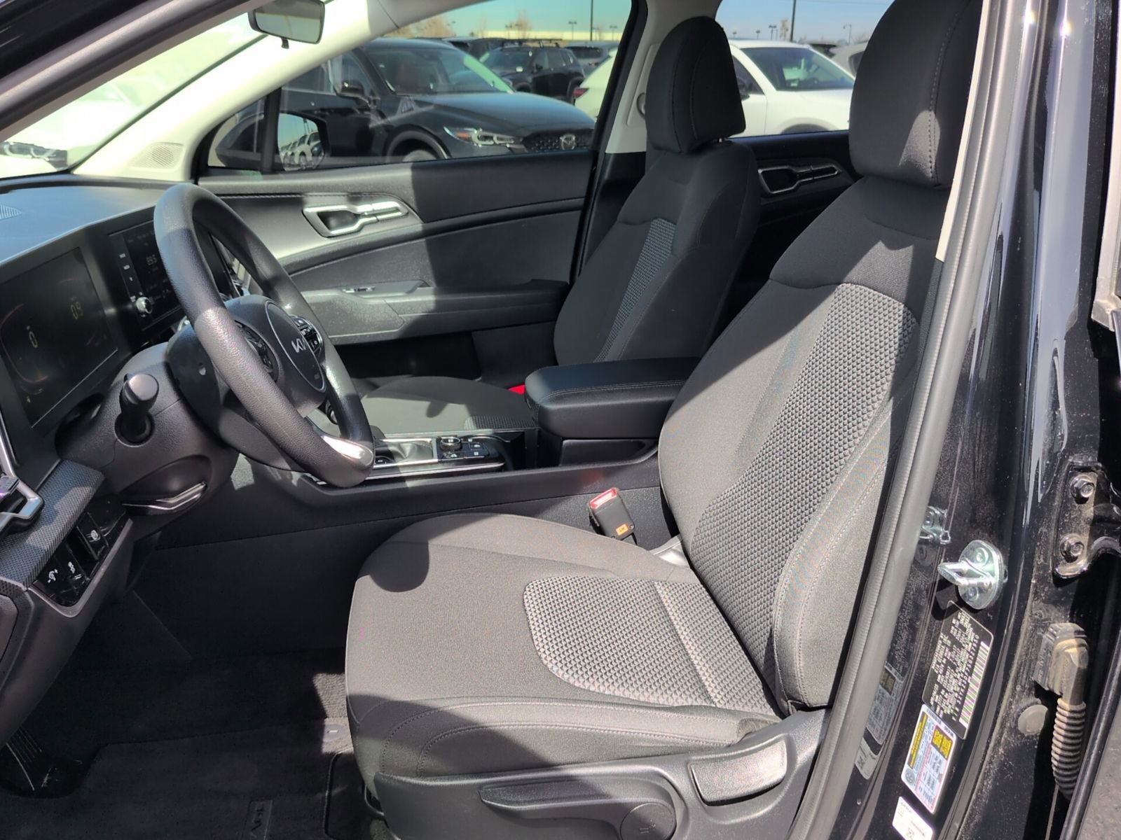 Used 2025 Kia Sportage LX image 9